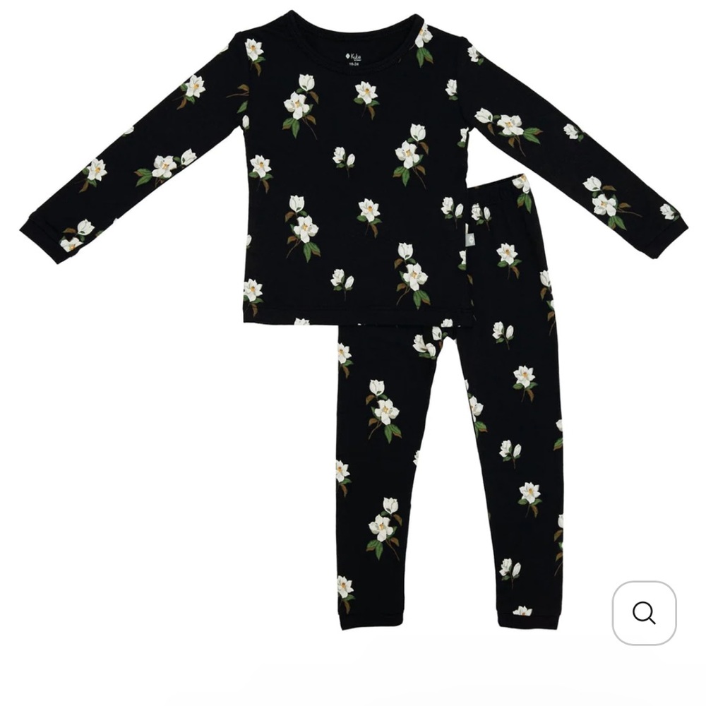 Kyte Baby Long Sleeve Pajamas in Small Midnight Magnolia